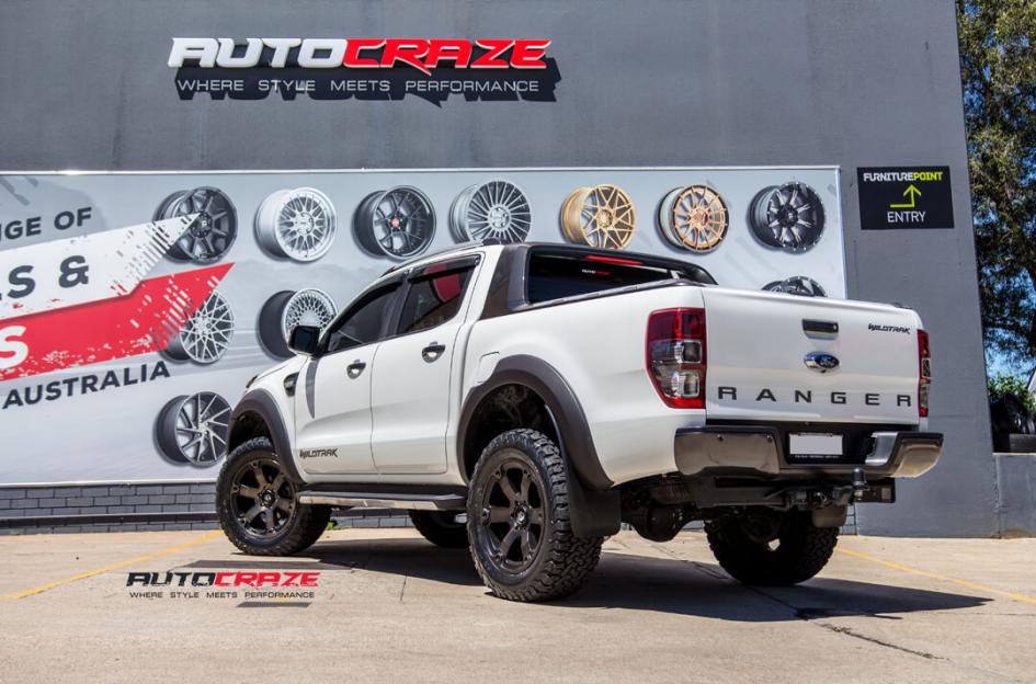 FORD RANGER BEAST BLACK MACHINED WITH DARK TINT